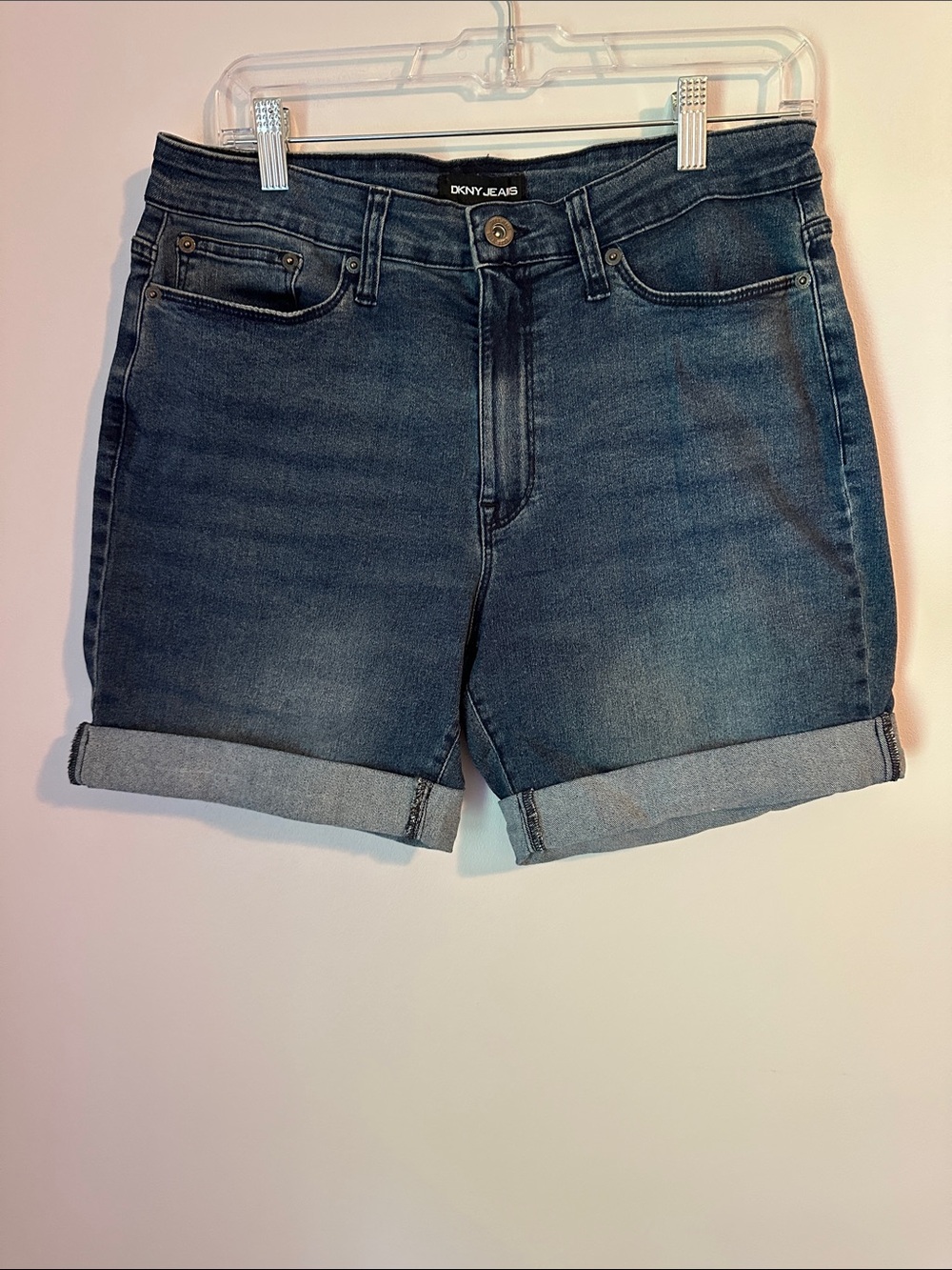 NWOT Dkny Women's Dark Wash Cuffed Denim Shorts 6.5” inseam